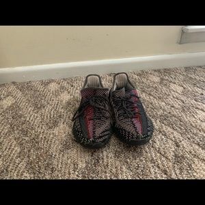 Yeezys yechiel used but look new look at them yourself